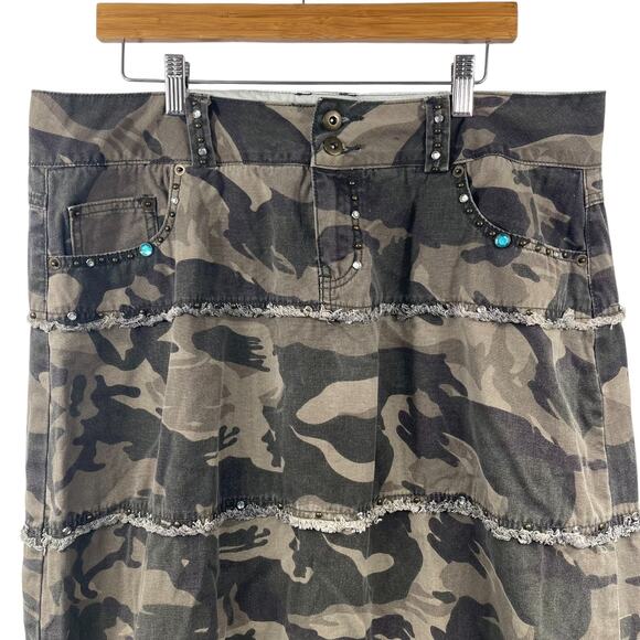 VTG Y2K Camo Tiered Maxi Midi Skirt Sz 16W Stud Punk Goth Distressed Modest Army - Picture 2 of 6